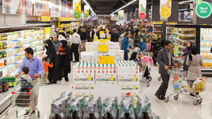 نمایی از فضای داخلی یک فروشگاه زنجیره ای